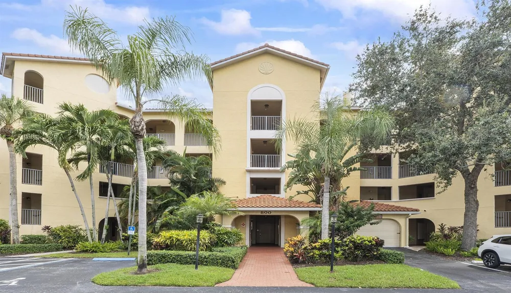 800 Uno Lago Drive #204 Juno Beach, FL 33408