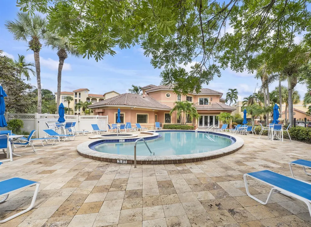 800 Uno Lago Drive #204 Juno Beach, FL 33408