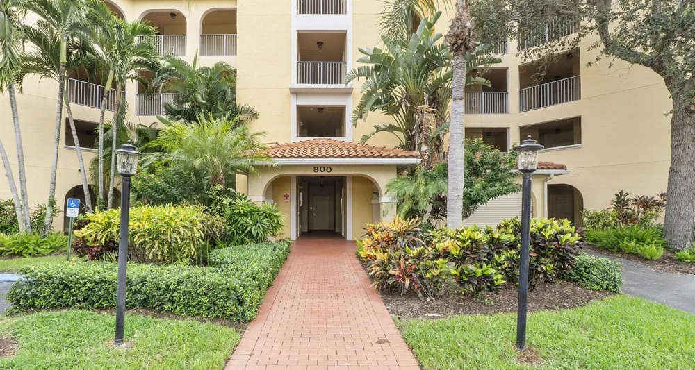 800 Uno Lago Drive #204 Juno Beach, FL 33408