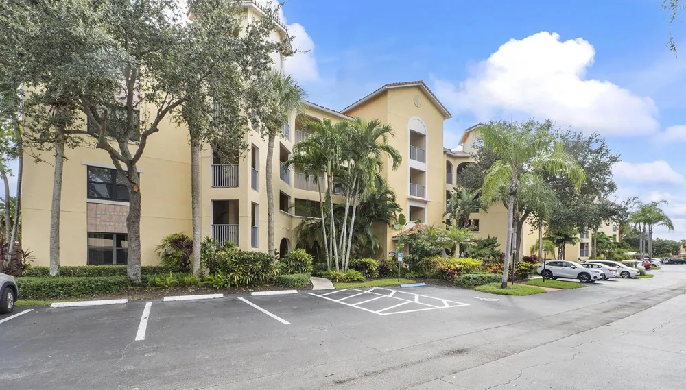 800 Uno Lago Drive #204 Juno Beach, FL 33408