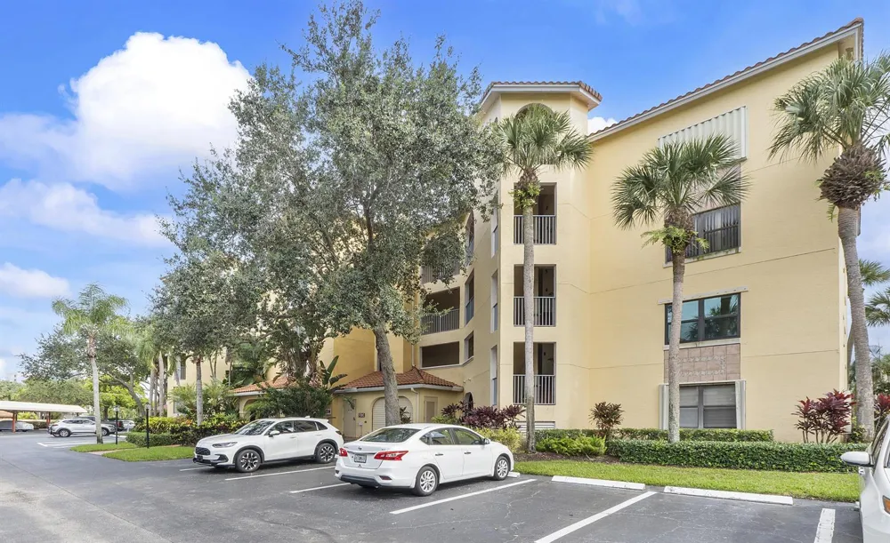 800 Uno Lago Drive #204 Juno Beach, FL 33408
