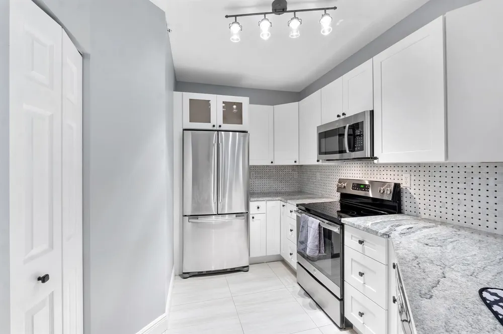 800 Uno Lago Drive #204 Juno Beach, FL 33408