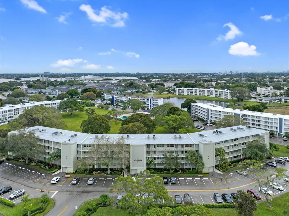 3034 BERKSHIRE B #3034 Deerfield Beach, FL 33442