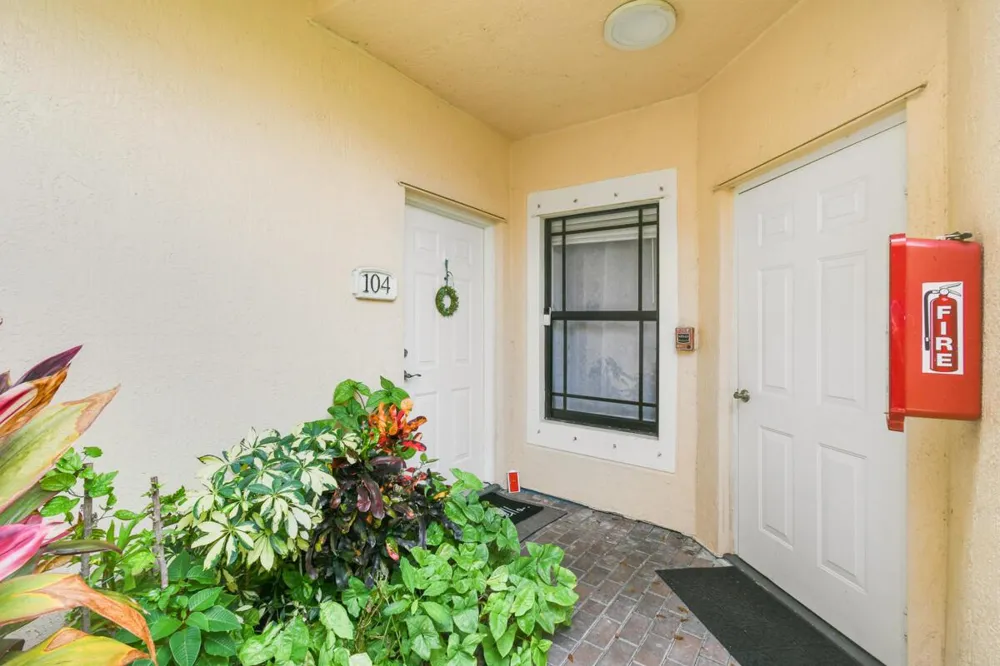 2916 TUSCANY COURT #104 Palm Beach Gardens, FL 33410