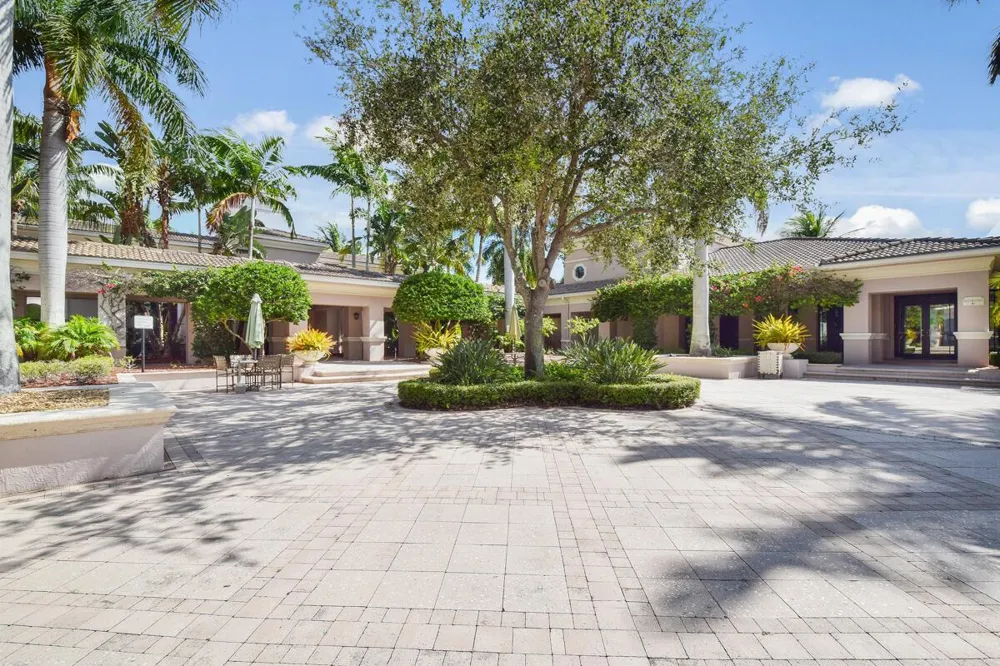 2916 TUSCANY COURT #104 Palm Beach Gardens, FL 33410
