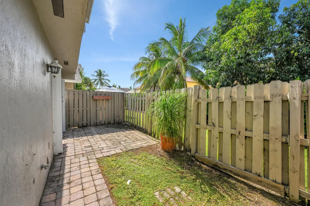 12152 NW 36th Place Sunrise, FL 33323
