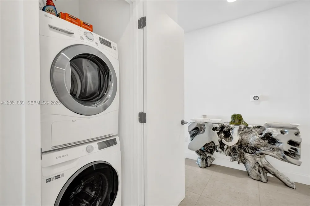 6799 Collins Ave #201 Miami Beach, FL 33141