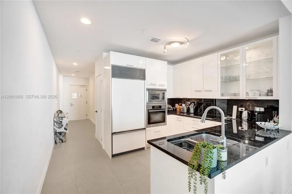 6799 Collins Ave #201 Miami Beach, FL 33141