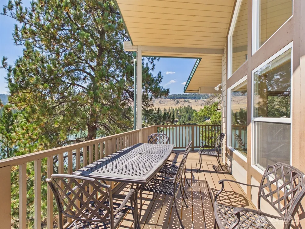 14 Julian Bay Road Republic, WA 99166