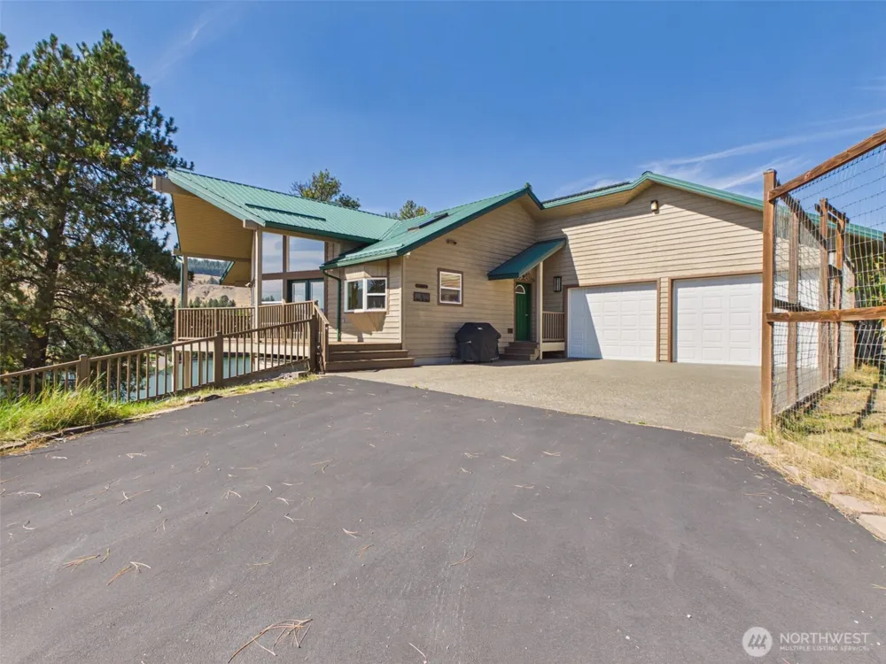 14 Julian Bay Road Republic, WA 99166