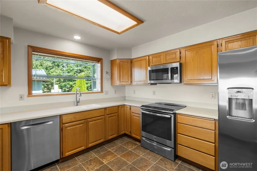 37 Rock View Lane Hoquiam, WA 98550