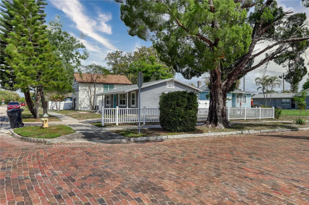 116 44TH STREET S St Petersburg, FL 33711