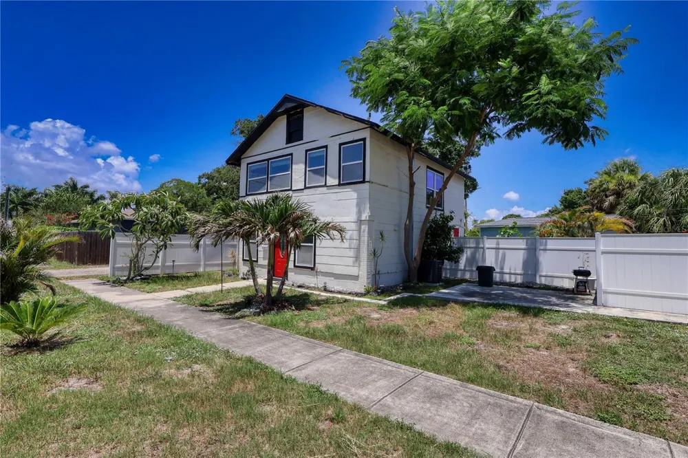 116 44TH STREET S St Petersburg, FL 33711