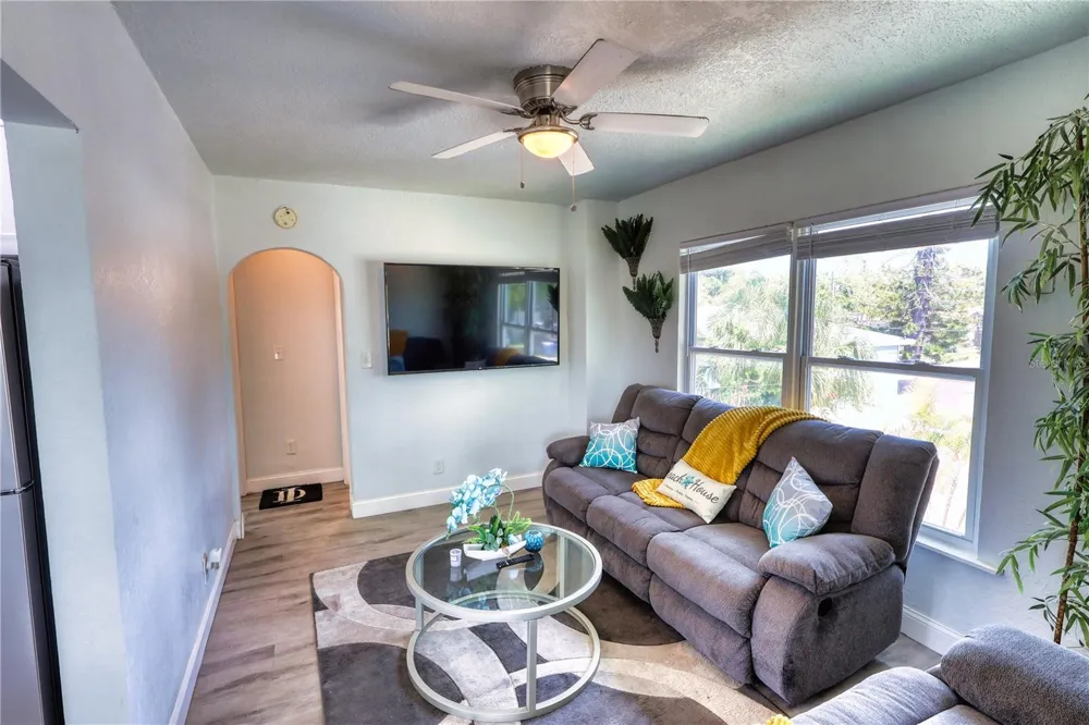 116 44TH STREET S St Petersburg, FL 33711