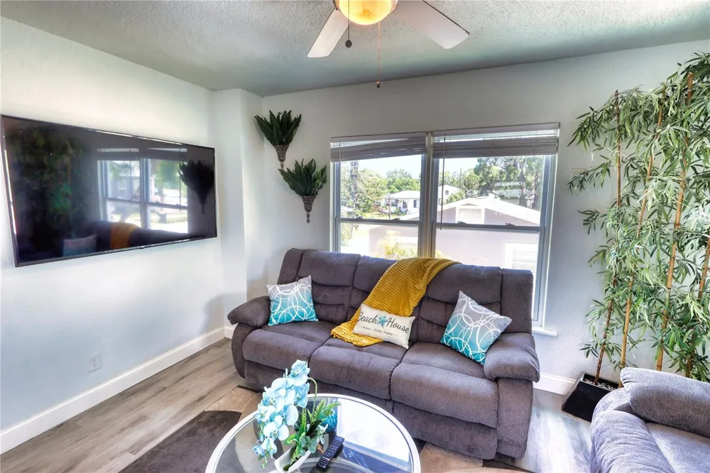 116 44TH STREET S St Petersburg, FL 33711