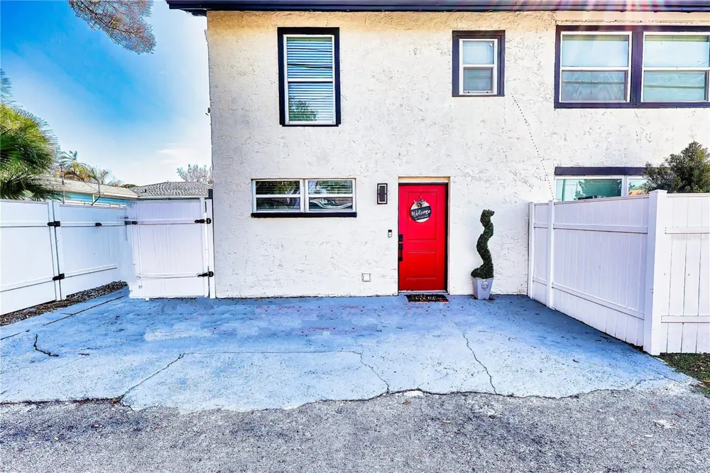 116 44TH STREET S St Petersburg, FL 33711
