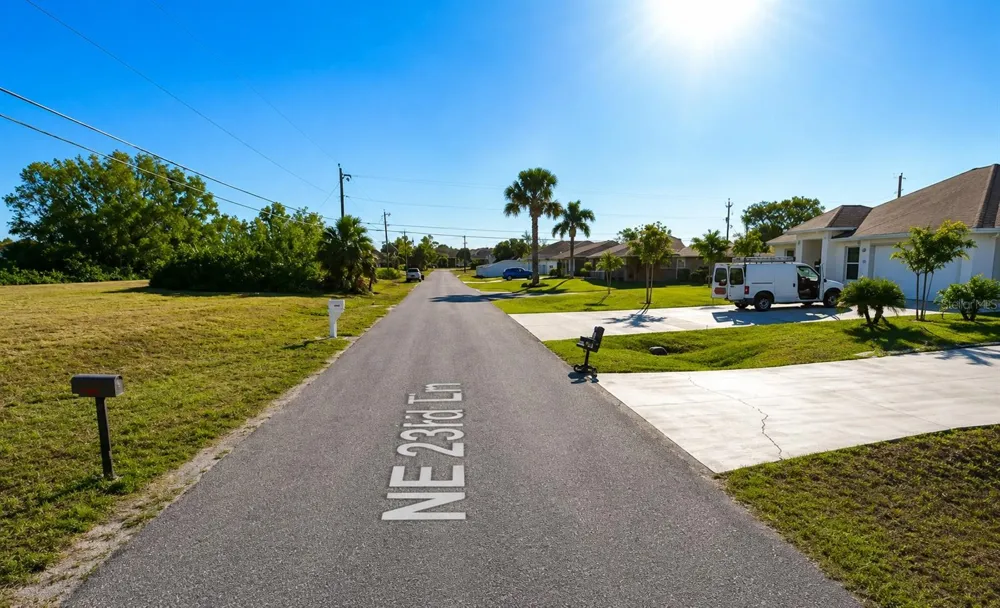 2133 NE 25TH TER Cape Coral, FL 33909