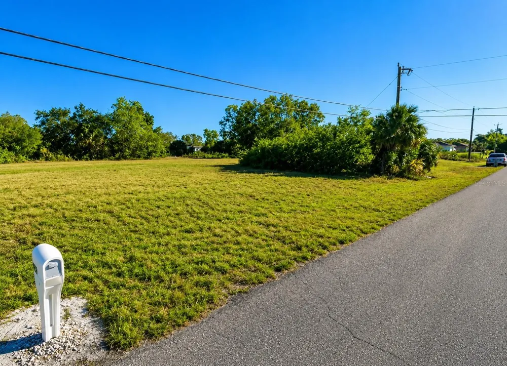 2133 NE 25TH TER Cape Coral, FL 33909