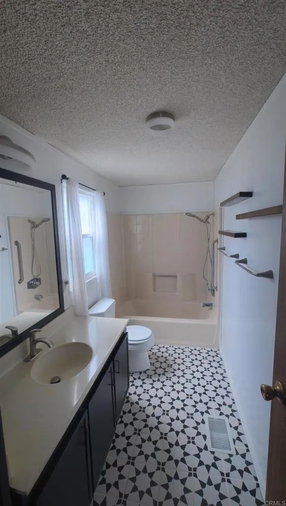 2400 Alpine Blvd #11 Alpine, CA 91901