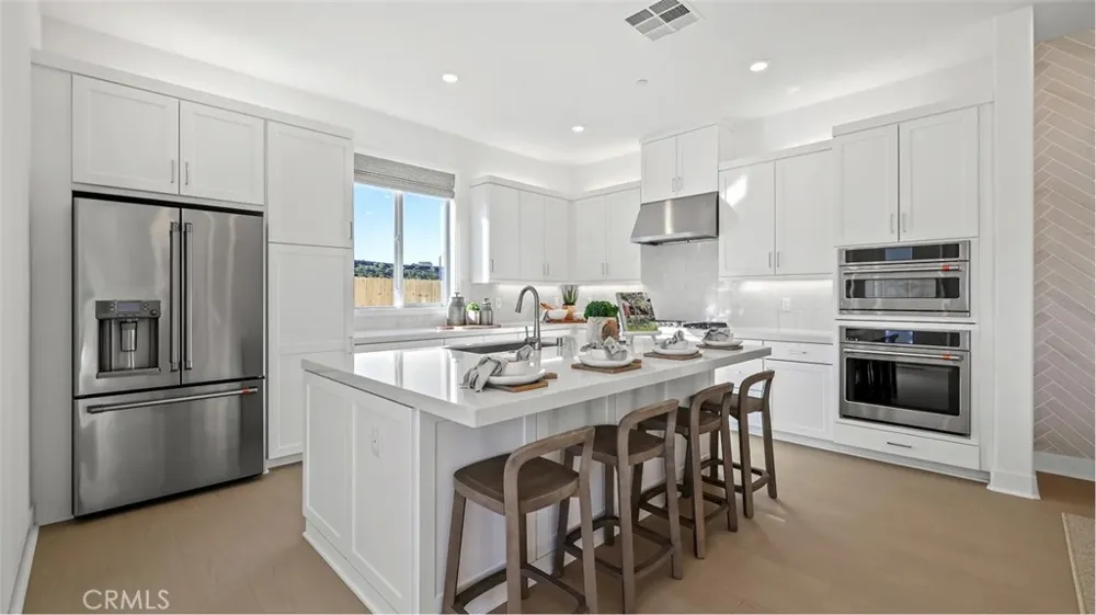 26671 Eclipse Way Valencia, CA 91381