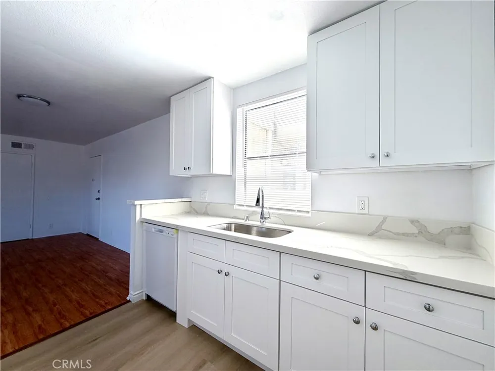 13512 Moorpark #202 Los Angeles, CA 91423