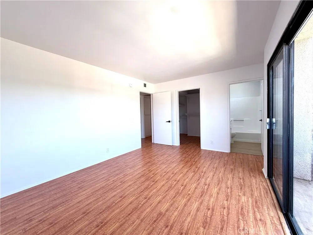 13512 Moorpark #202 Los Angeles, CA 91423