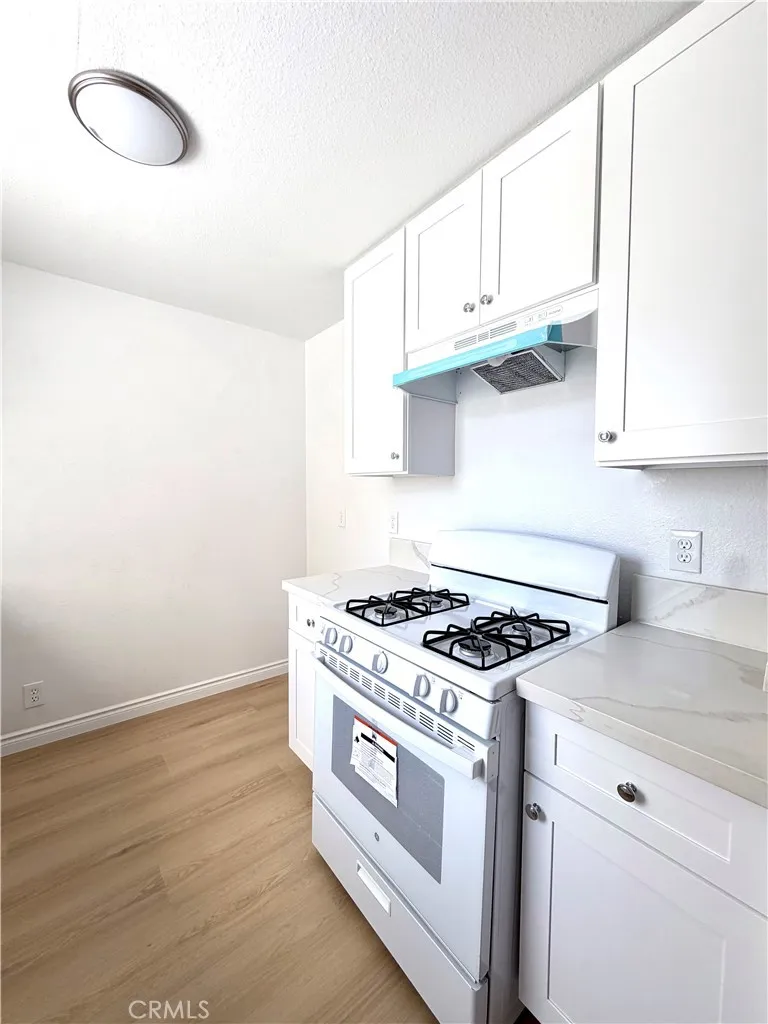 13512 Moorpark #202 Los Angeles, CA 91423
