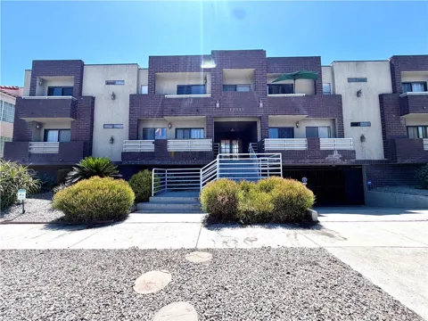 13512 Moorpark #202