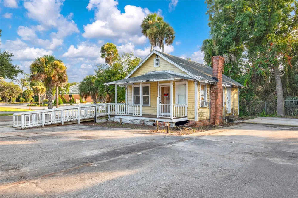 1042 DIXIE FREEWAY New Smyrna Beach, FL 32168