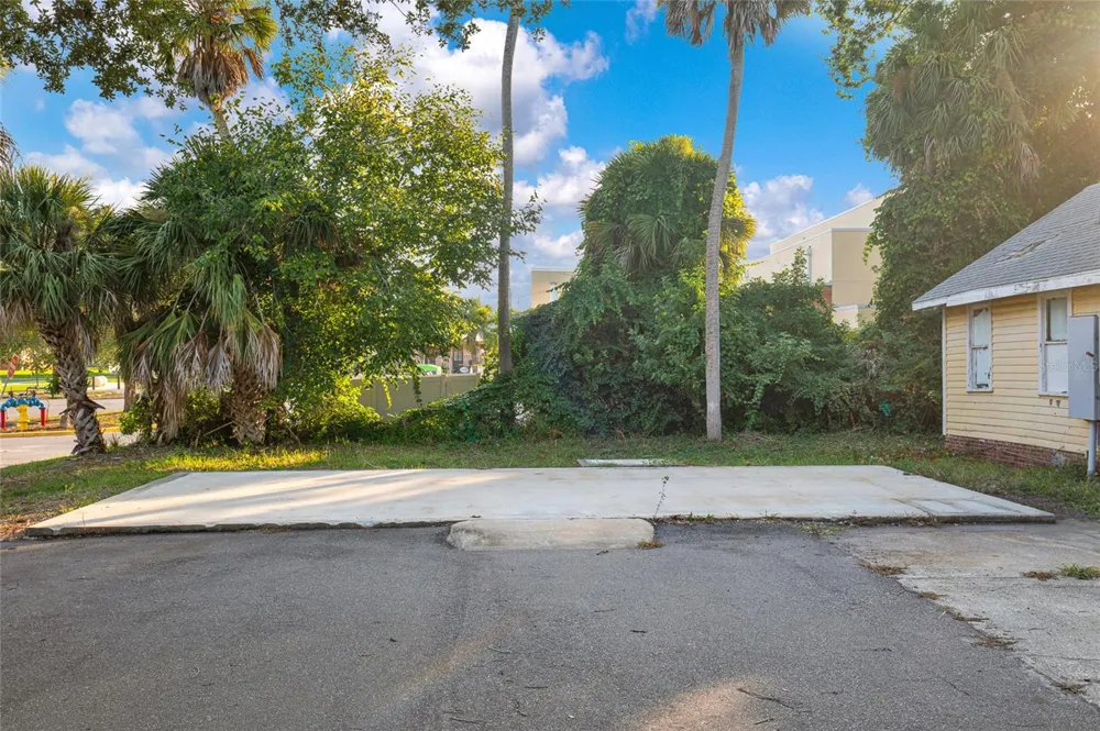 1042 DIXIE FREEWAY New Smyrna Beach, FL 32168