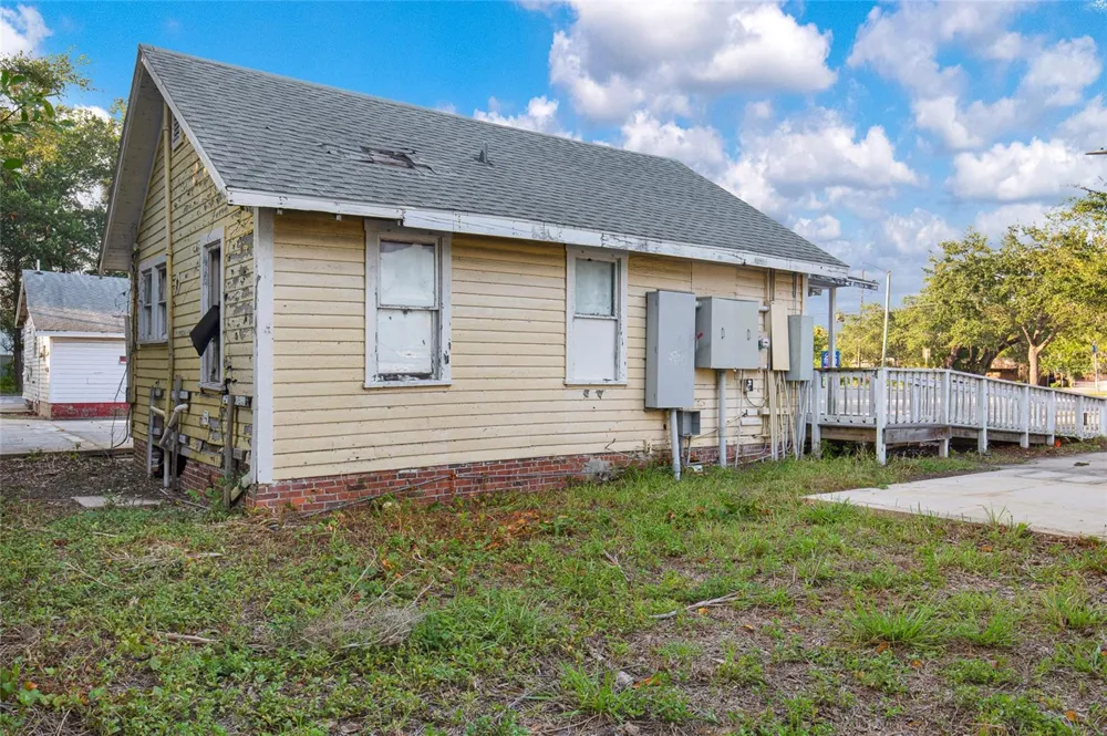 1042 DIXIE FREEWAY New Smyrna Beach, FL 32168