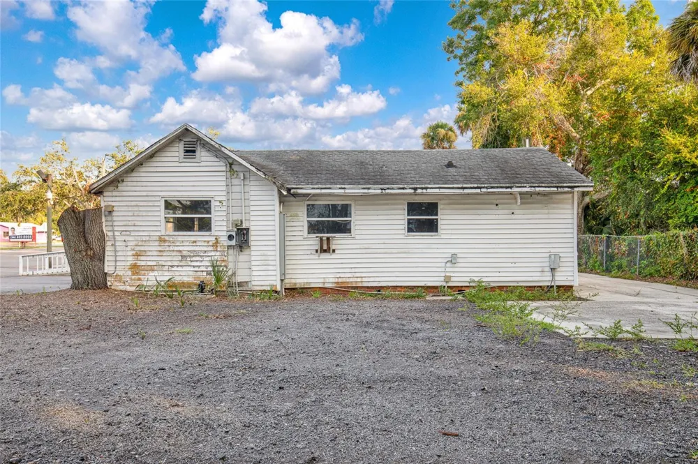 1042 DIXIE FREEWAY New Smyrna Beach, FL 32168