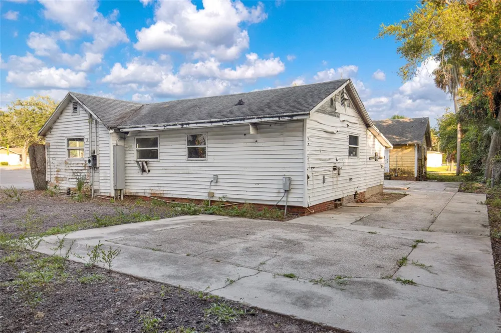 1042 DIXIE FREEWAY New Smyrna Beach, FL 32168