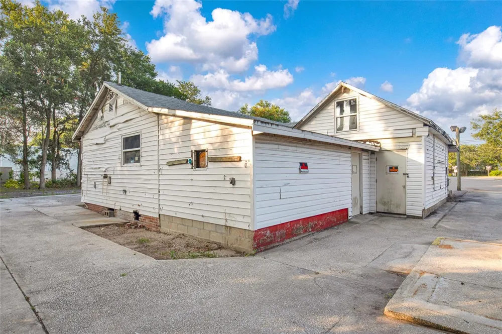 1042 DIXIE FREEWAY New Smyrna Beach, FL 32168