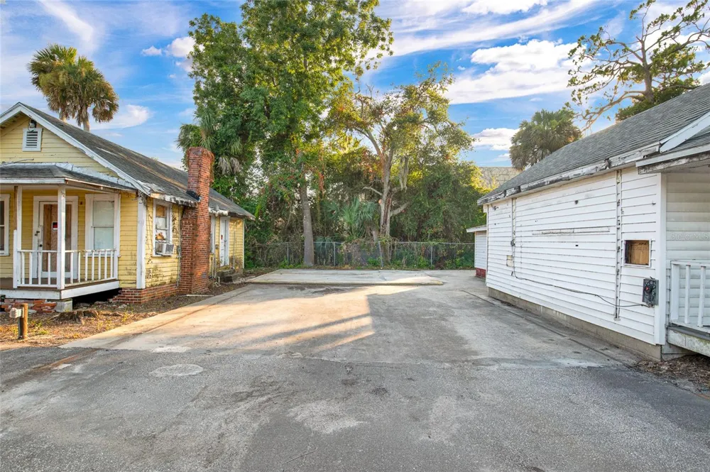 1042 DIXIE FREEWAY New Smyrna Beach, FL 32168