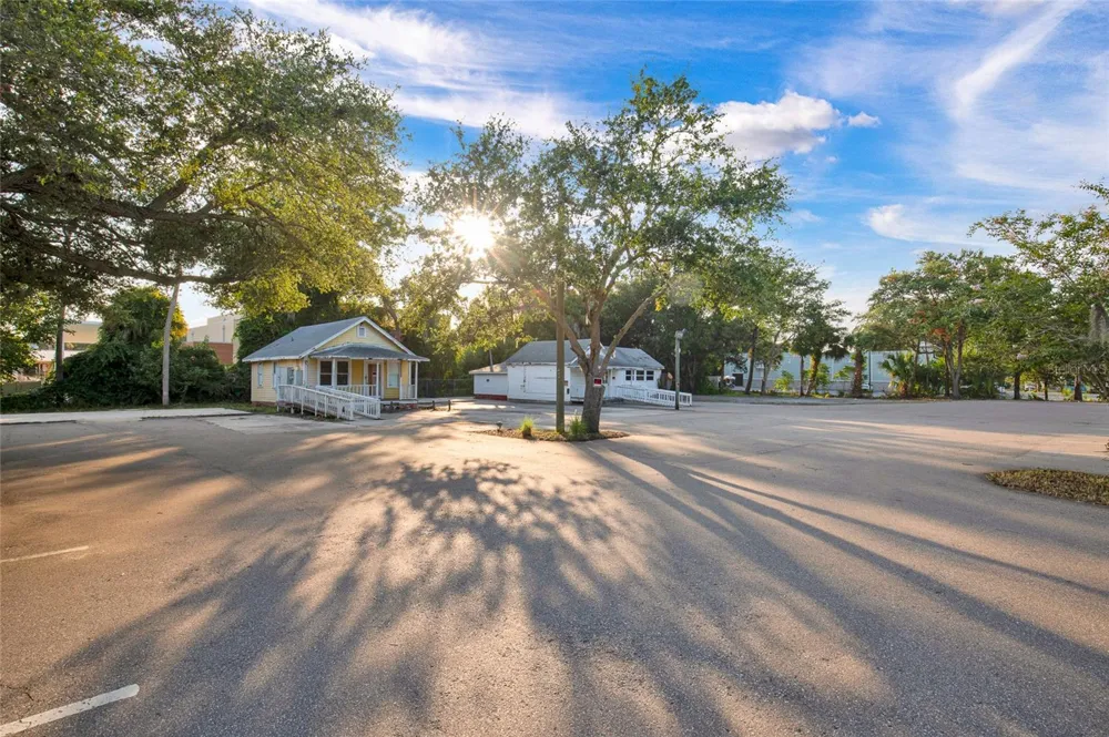 1042 DIXIE FREEWAY New Smyrna Beach, FL 32168