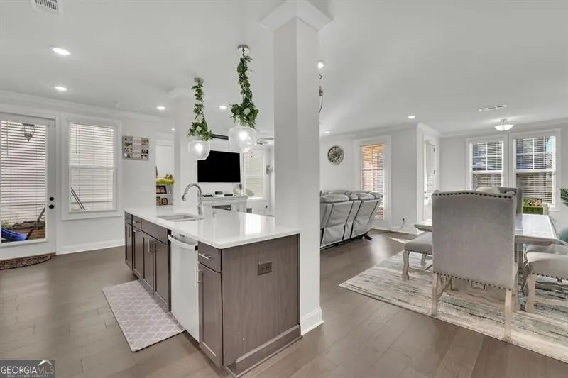 1070 Poppy PTE Alpharetta, GA 30004