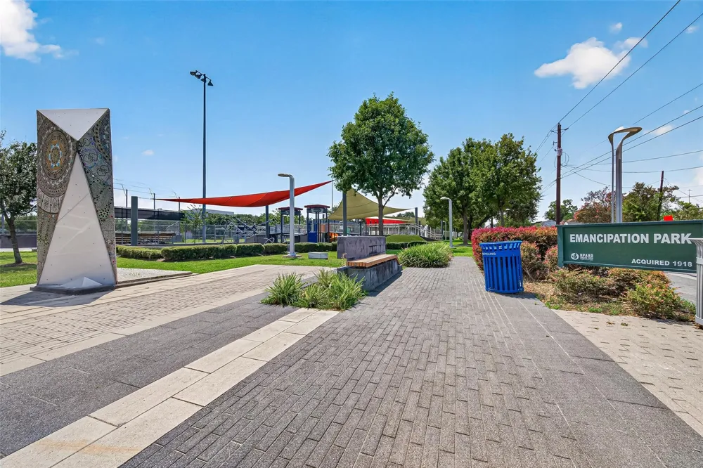 3410 St Emanuel Street Houston, TX 77004