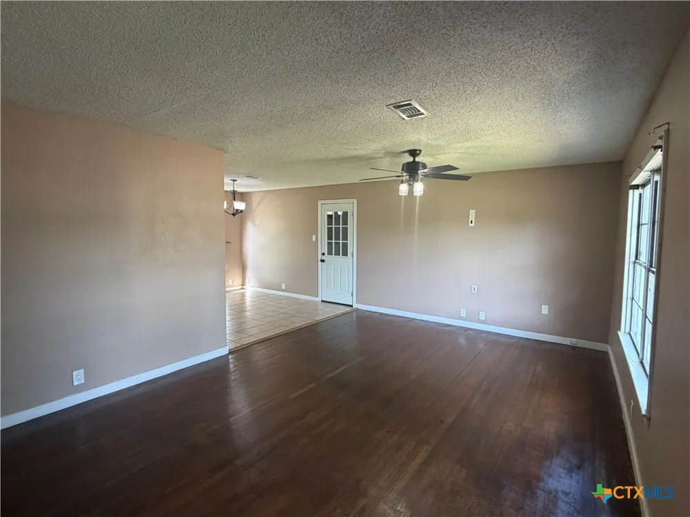 1801 E Walnut Avenue Victoria, TX 77901