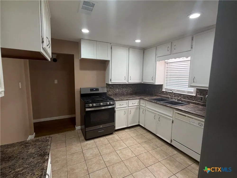 1801 E Walnut Avenue Victoria, TX 77901