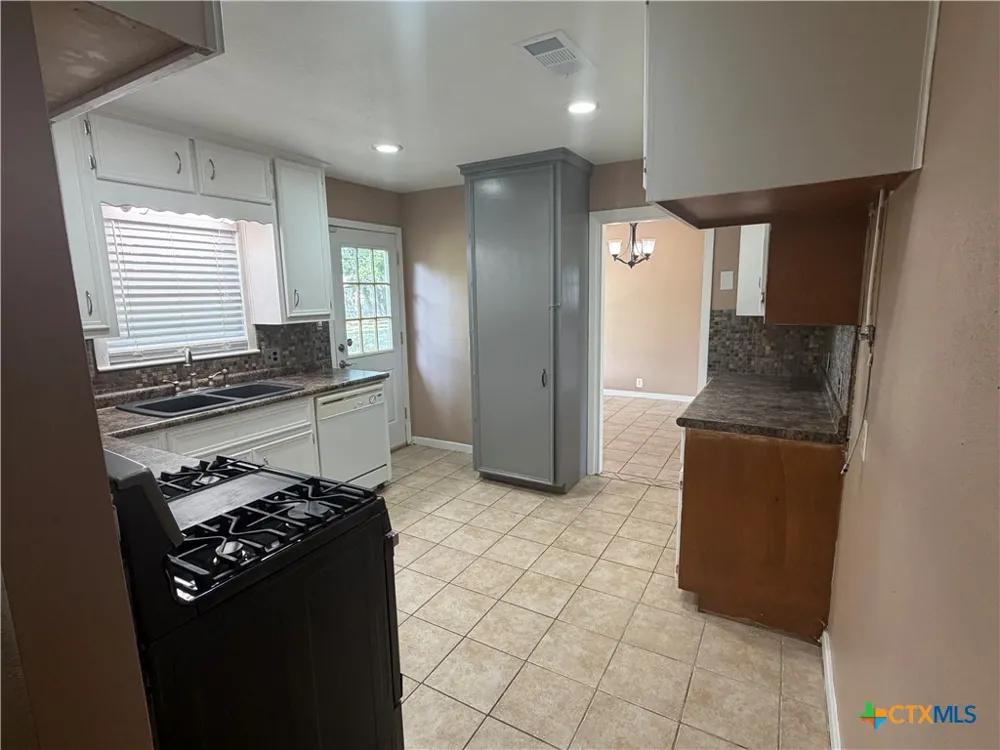 1801 E Walnut Avenue Victoria, TX 77901