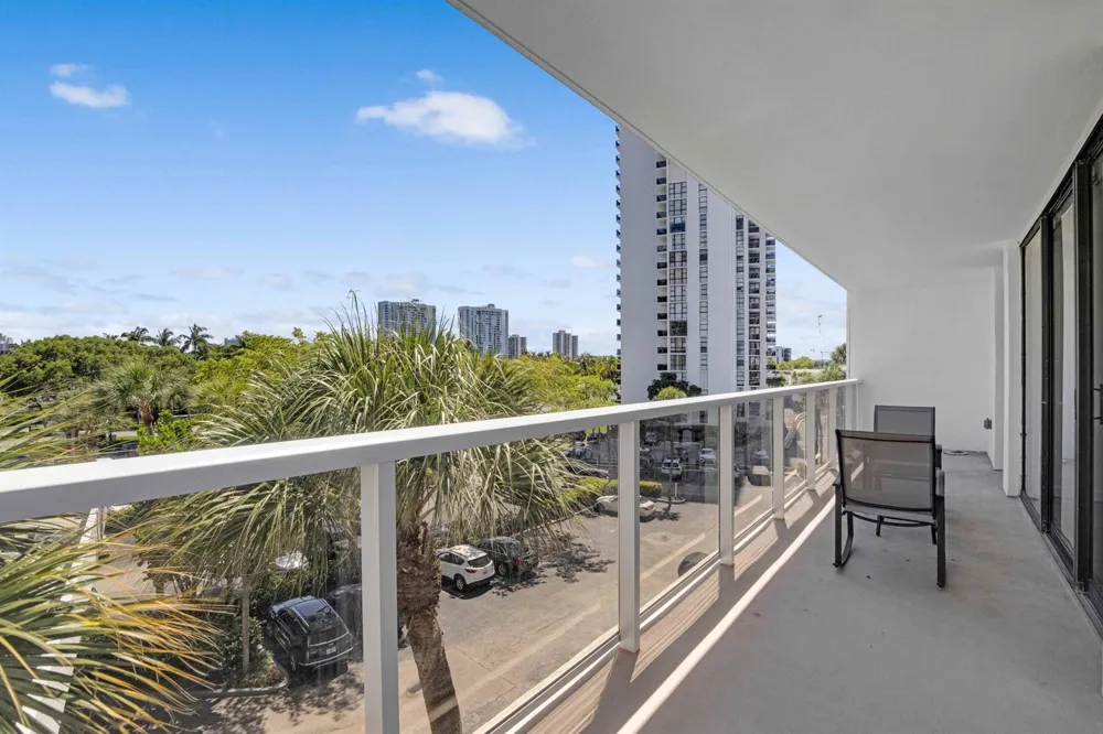 3701 COUNTRY CLUB DRIVE #404 Aventura, FL 33180