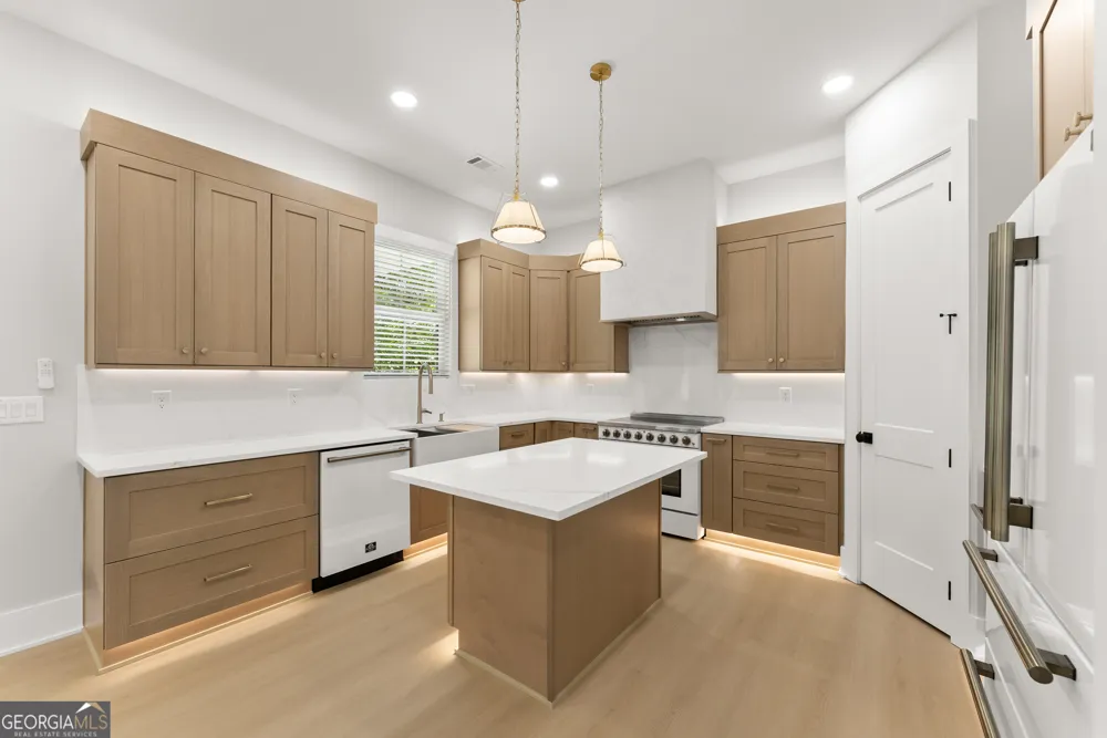 5019 Nichols DR Flowery Branch, GA 30542