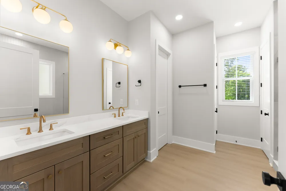 5019 Nichols DR Flowery Branch, GA 30542
