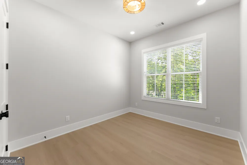 5019 Nichols DR Flowery Branch, GA 30542