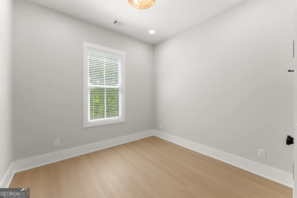 5019 Nichols DR Flowery Branch, GA 30542