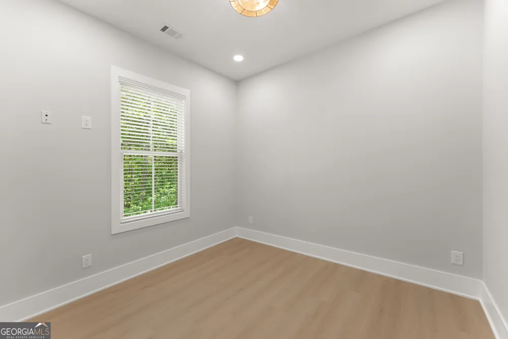 5019 Nichols DR Flowery Branch, GA 30542