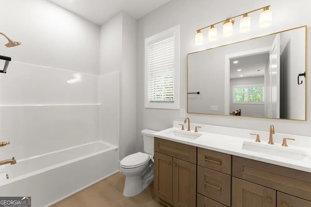 5019 Nichols DR Flowery Branch, GA 30542