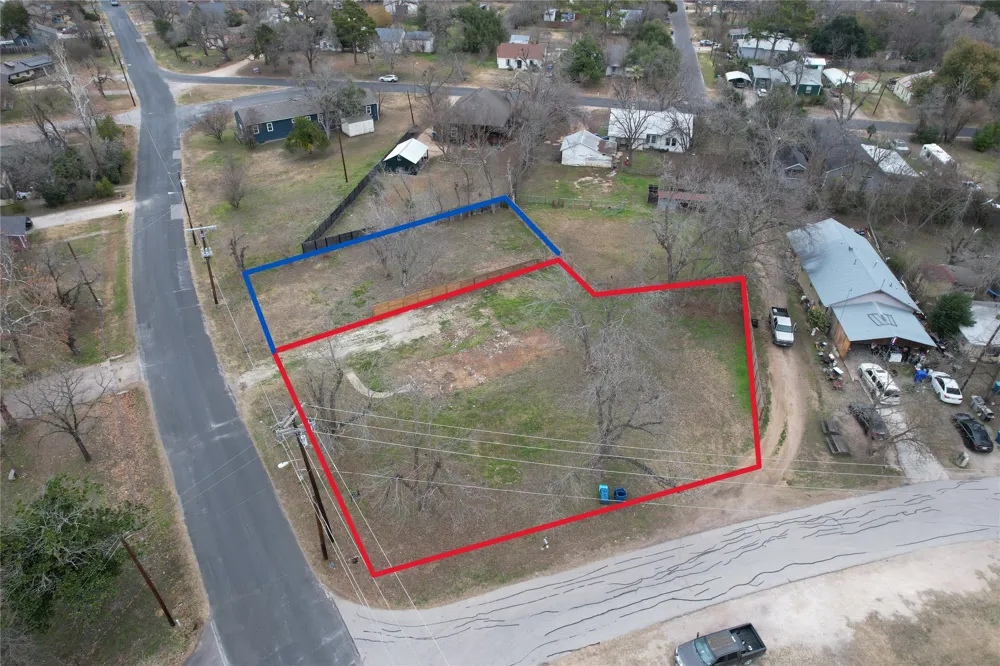 305 Lexington Road Elgin, TX 78621