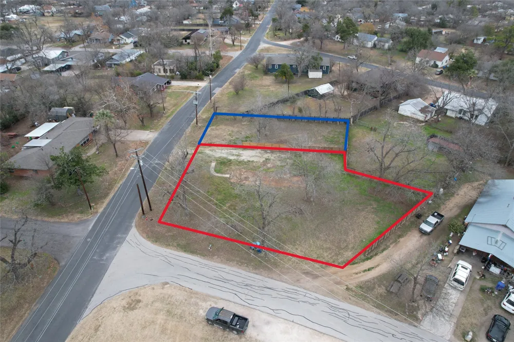 305 Lexington Road Elgin, TX 78621